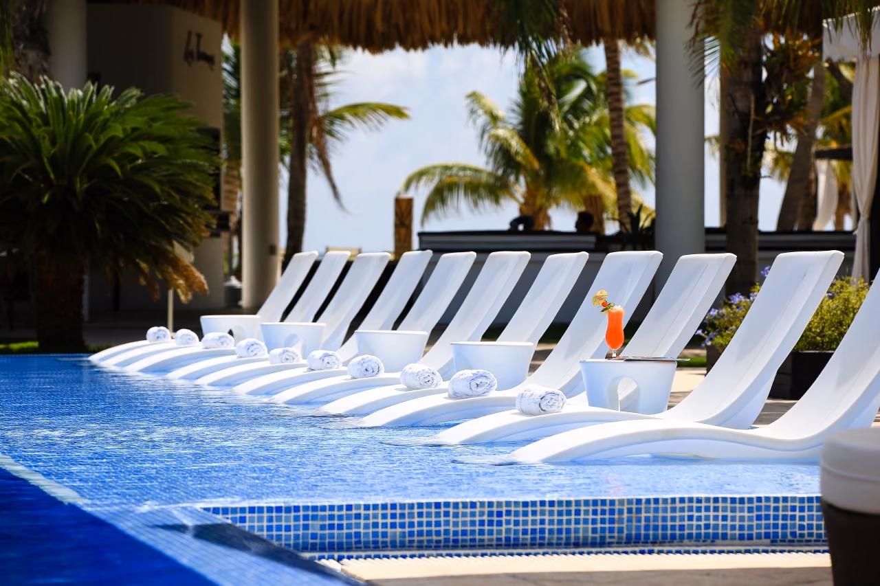 Las Terrazas Resort & Residences